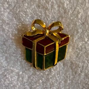 Christmas present pin
